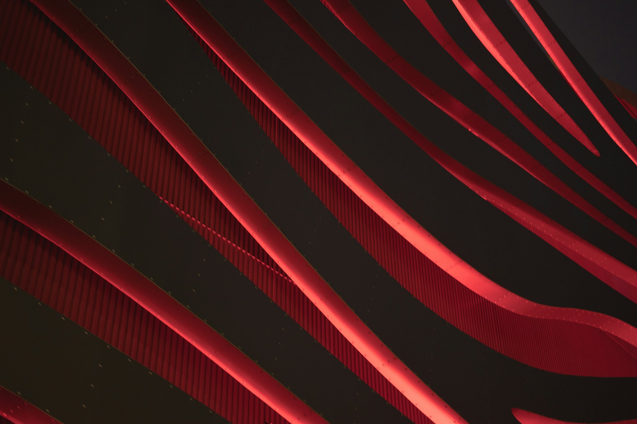 Rote Lichtbahnen
