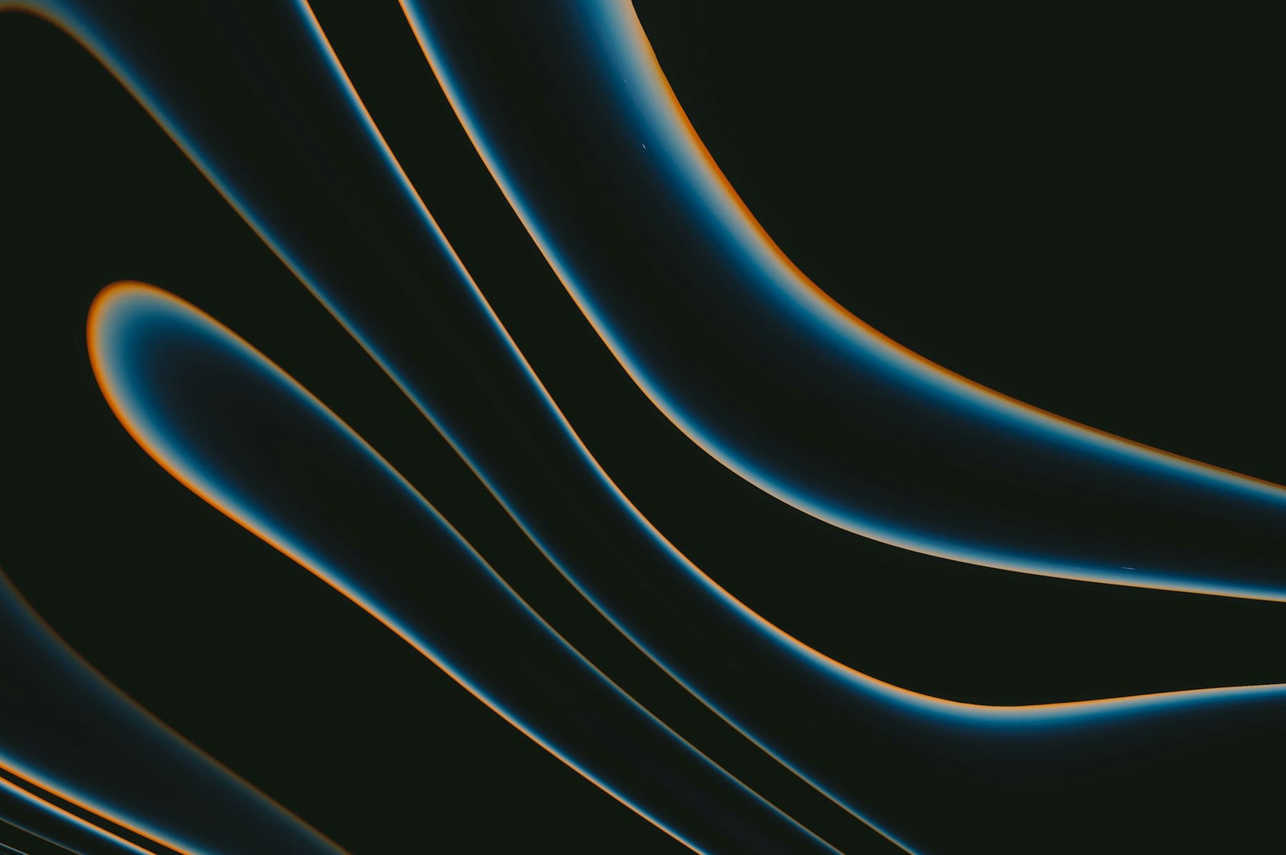 Fließende blau-orange Formen